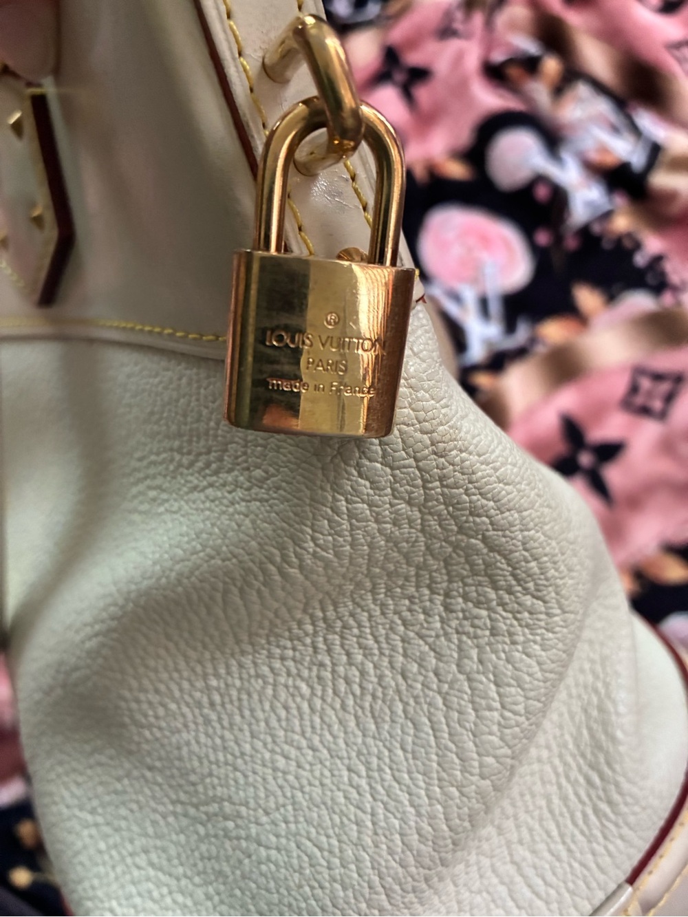 Louis Vuitton Cream Leather Tote with Gold-Tone Hardware Vintage France Lockit - Picture 12 of 16